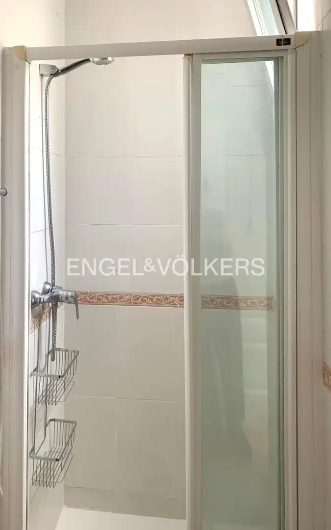 Badezimmer von Wohnung zur Miete in Madrid mit Klimaanlage und Heizung