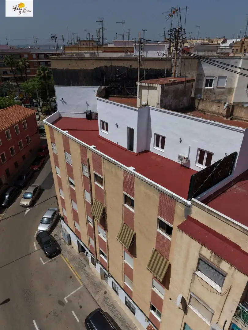 Vista exterior de Àtic en venda en Manises amb Aire condicionat, Calefacció i Terrassa