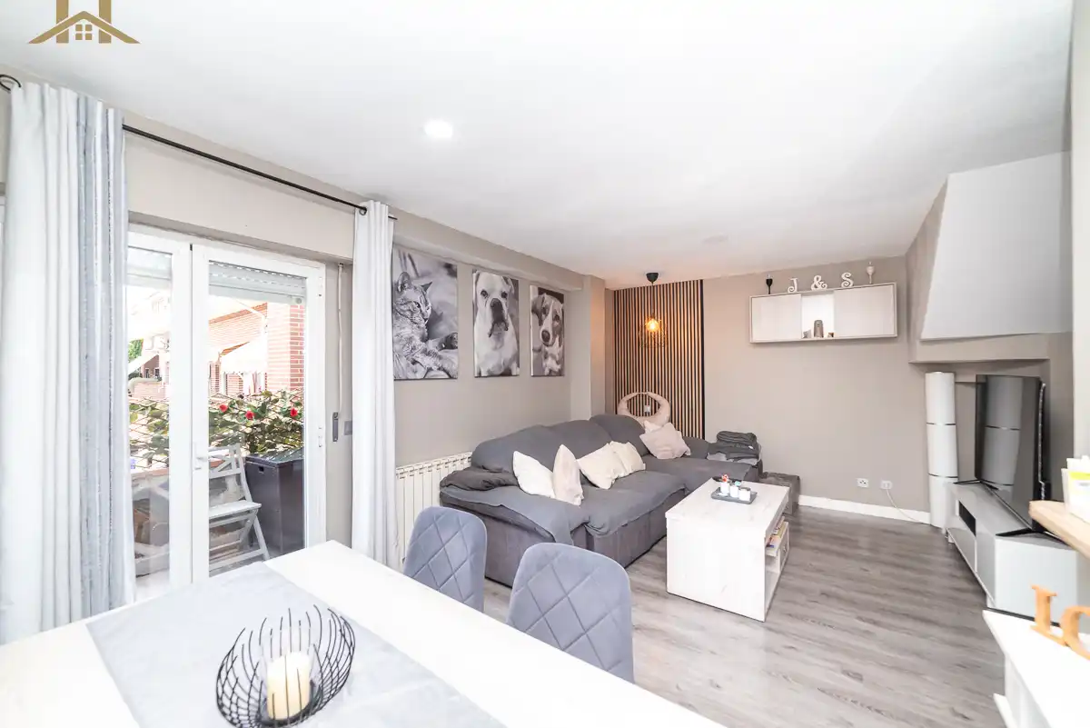 Wohnzimmer von Maisonette zum Verkauf in Sevilla la Nueva mit Klimaanlage, Terrasse und Abstellraum