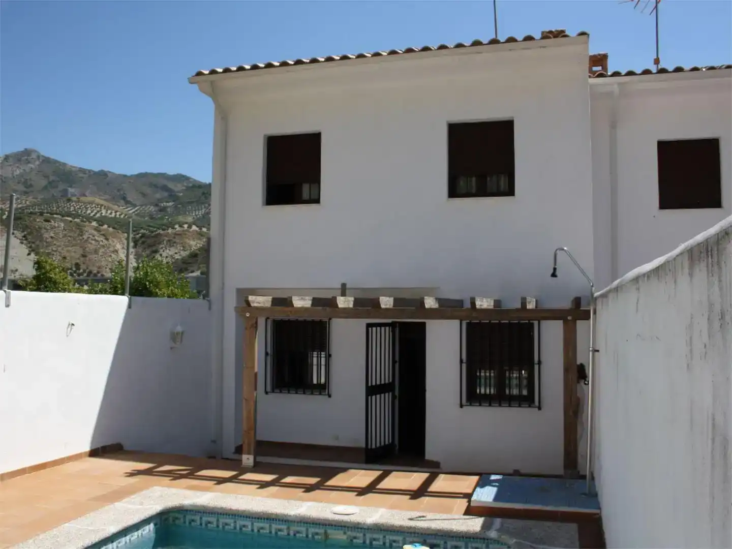 Vista exterior de Casa adosada en venda en Pegalajar amb Aire condicionat, Traster i Piscina