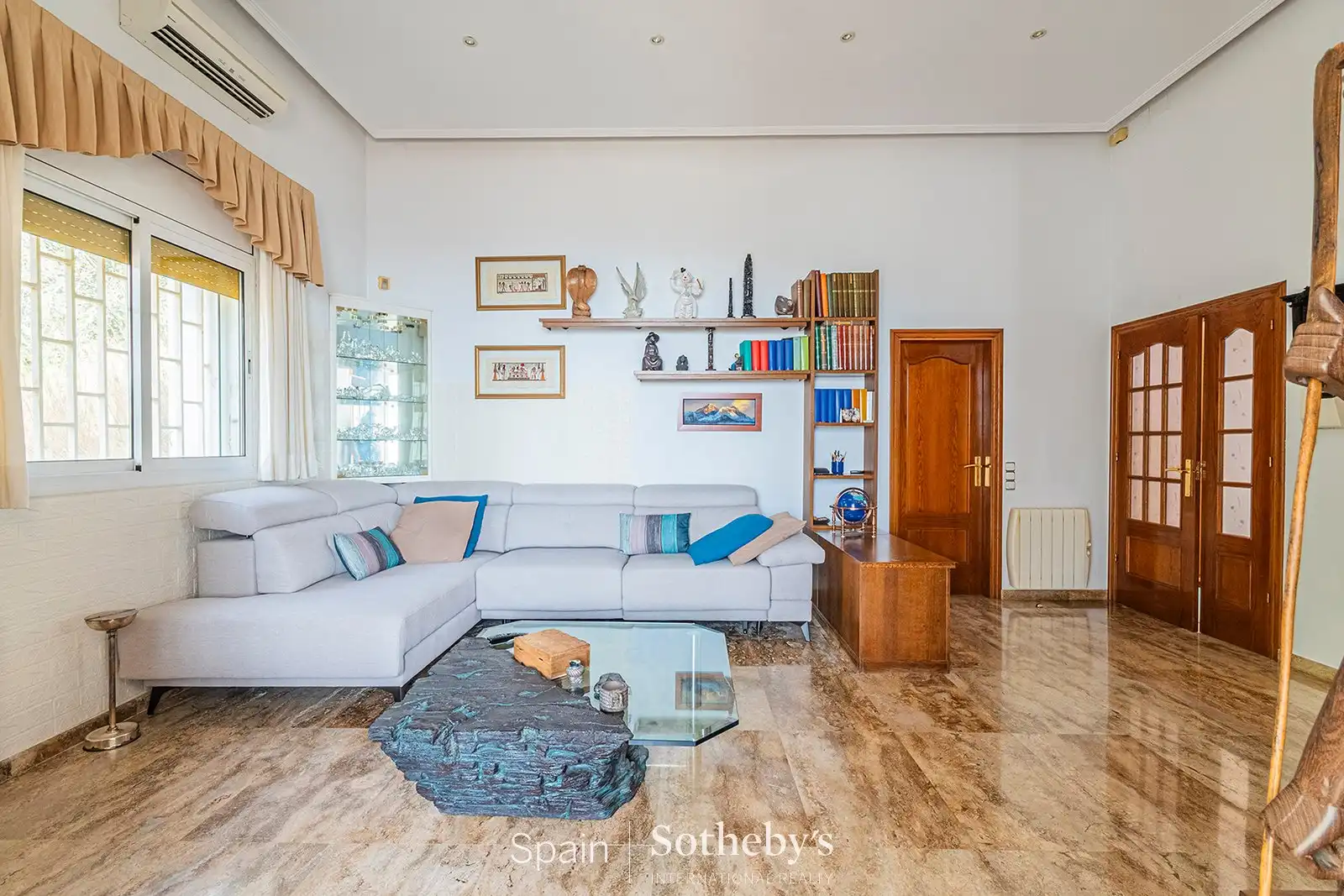 Sala d'estar de Casa o xalet en venda en Barcelona amb Aire condicionat, Calefacció i Jardí privat