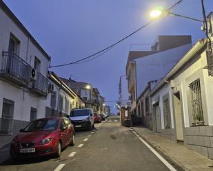 Vista exterior de Casa adosada en venda en Cáceres Capital amb Moblat