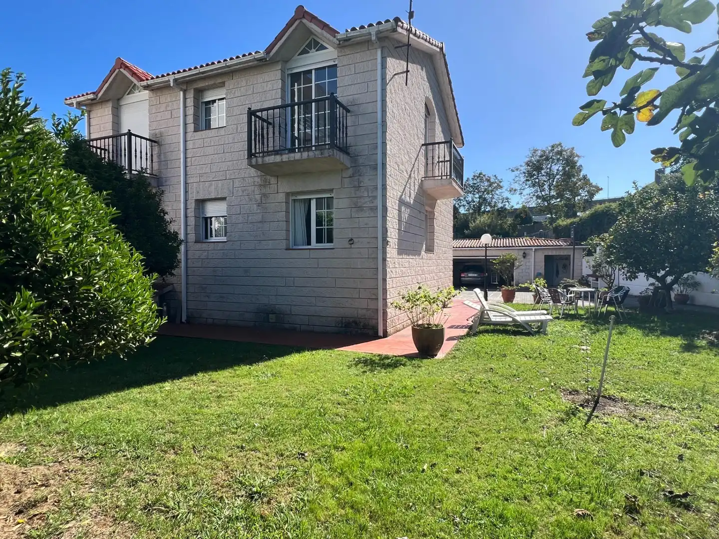 Exterior view of Houses for sale in Bergondo, A Coruña