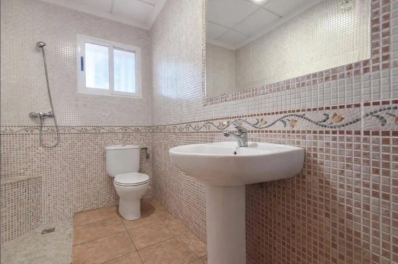 Bathroom of Houses for sale in Crevillent  with Community pool