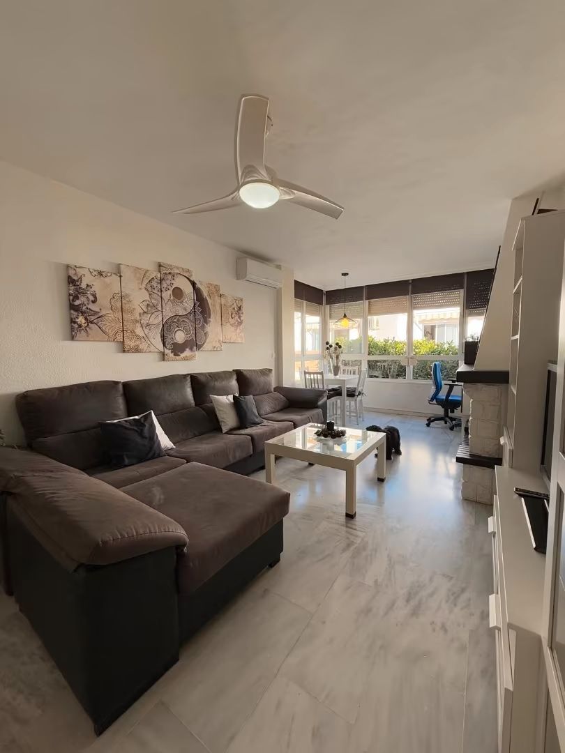 Sala d'estar de Casa o xalet en venda en Torrox amb Aire condicionat, Calefacció i Terrassa