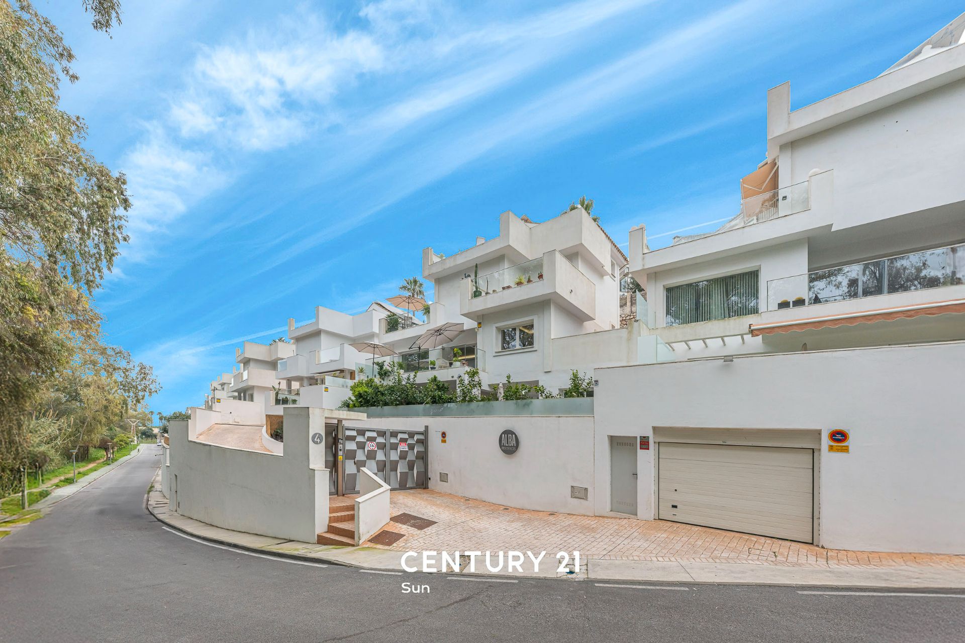 Vista exterior de Casa o xalet en venda en Benalmádena amb Aire condicionat i Moblat
