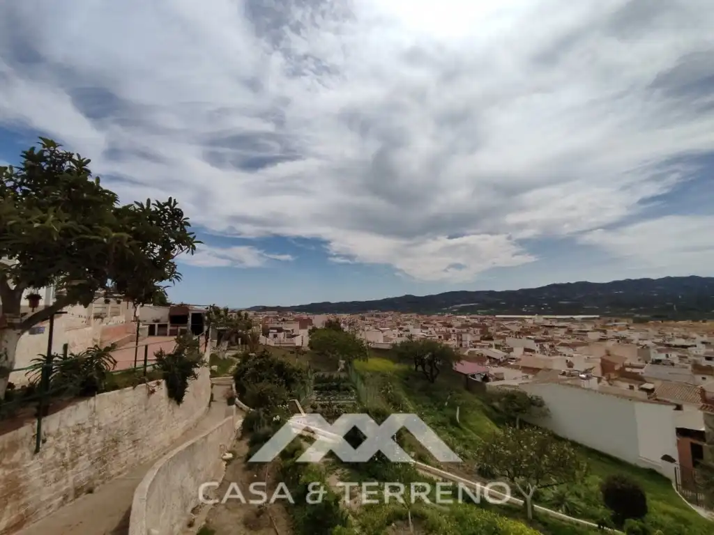 Vista exterior de Casa o chalet en venta en Vélez-Málaga con Terraza, TV y Internet