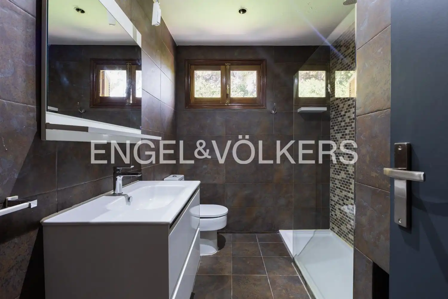 Baño de Casa o chalet de alquiler en Rocafort con Aire acondicionado, Calefacción y Jardín privado