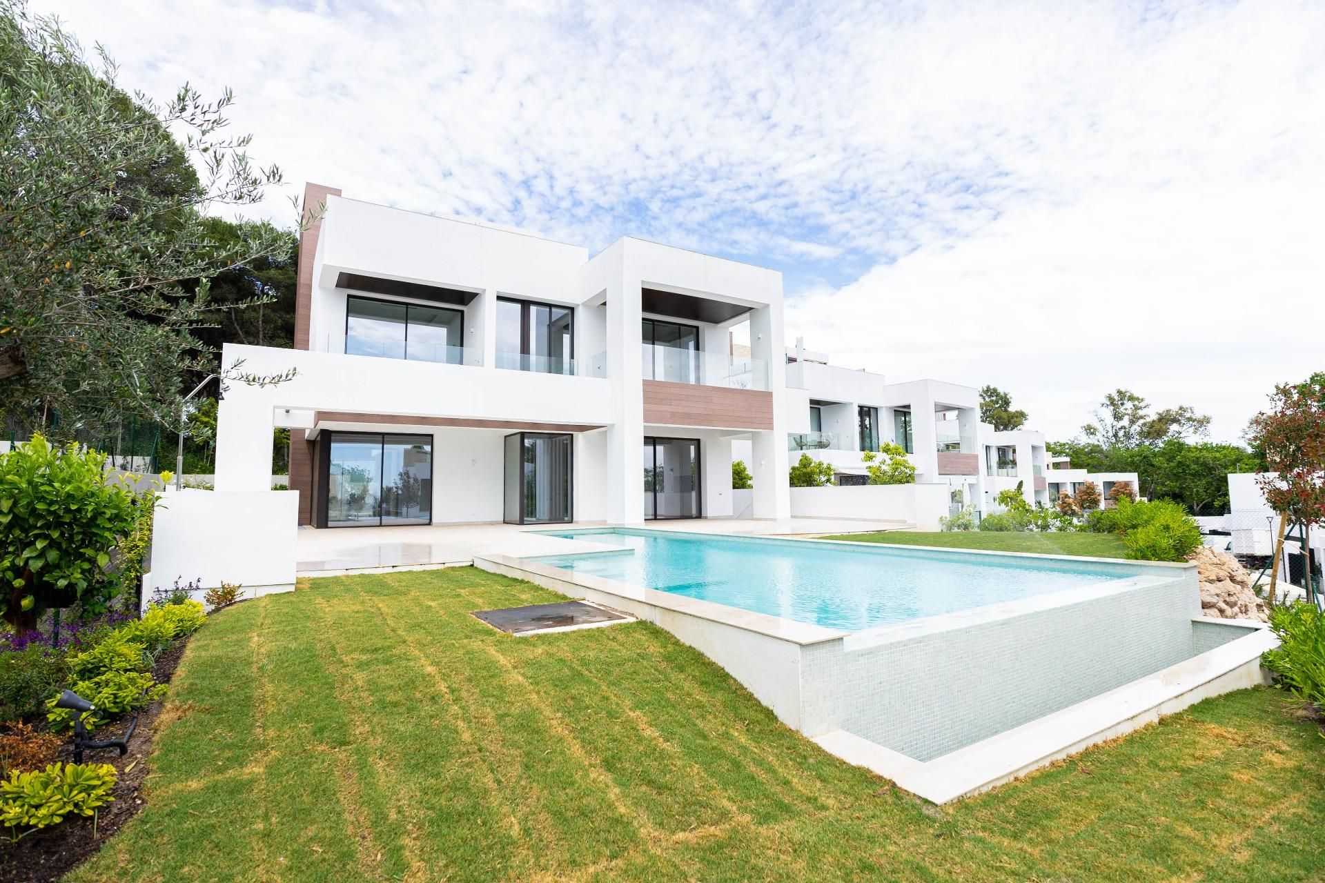Exterior view of House or chalet for sale in Marbella  with Air Conditioner, Private garden and Terrace
