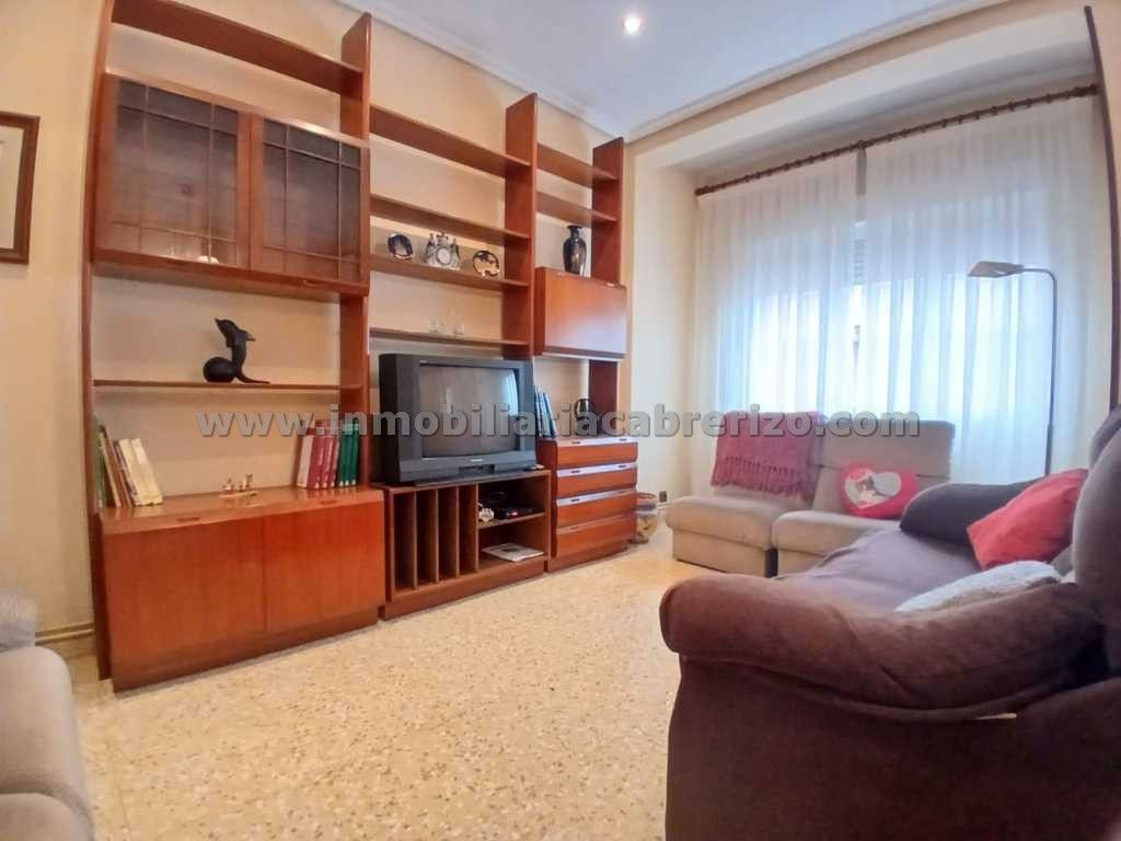 Sala d'estar de Pis en venda en  Logroño amb Calefacció, Terrassa i Traster