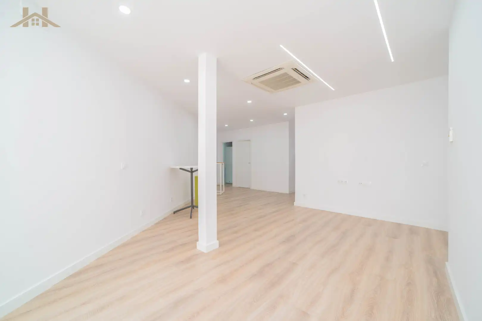 Flat for sale in Pinto  with Air Conditioner, Heating and Oven