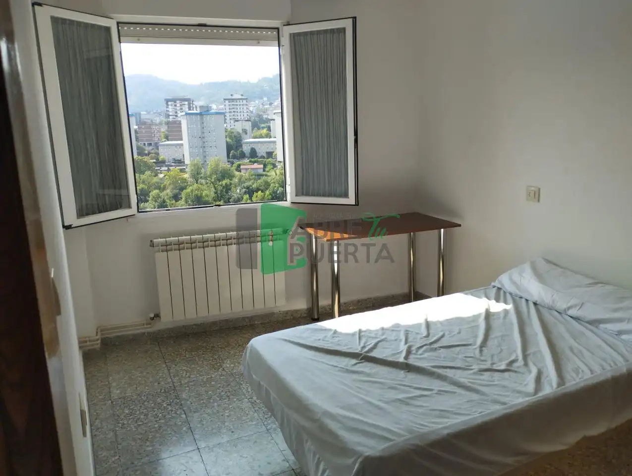 Habitación de Piso en venta en Ourense Capital  con Calefacción y Amueblado