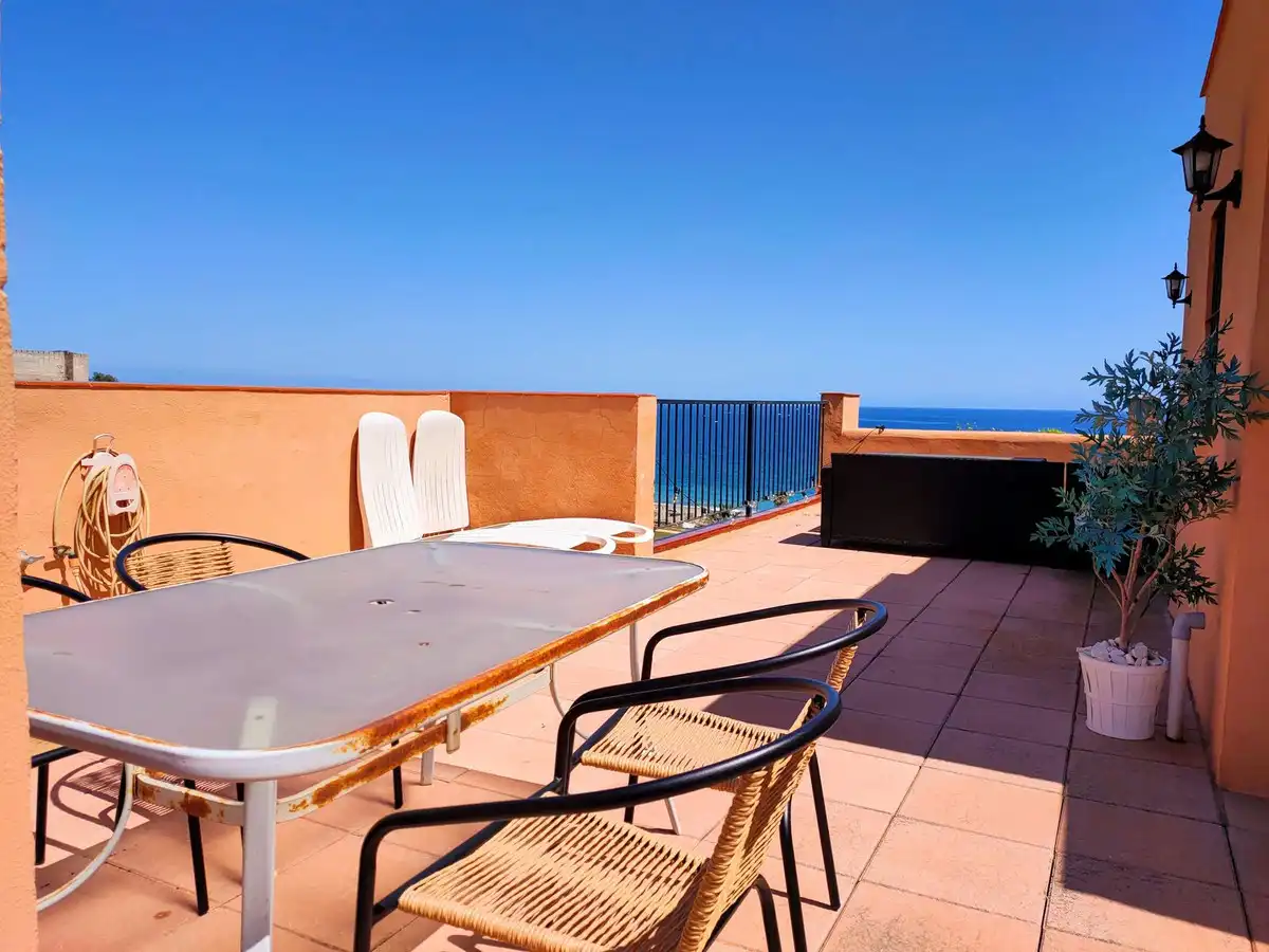 Terraza de Ático en venta en Fuengirola con Aire acondicionado, Amueblado y Piscina comunitaria