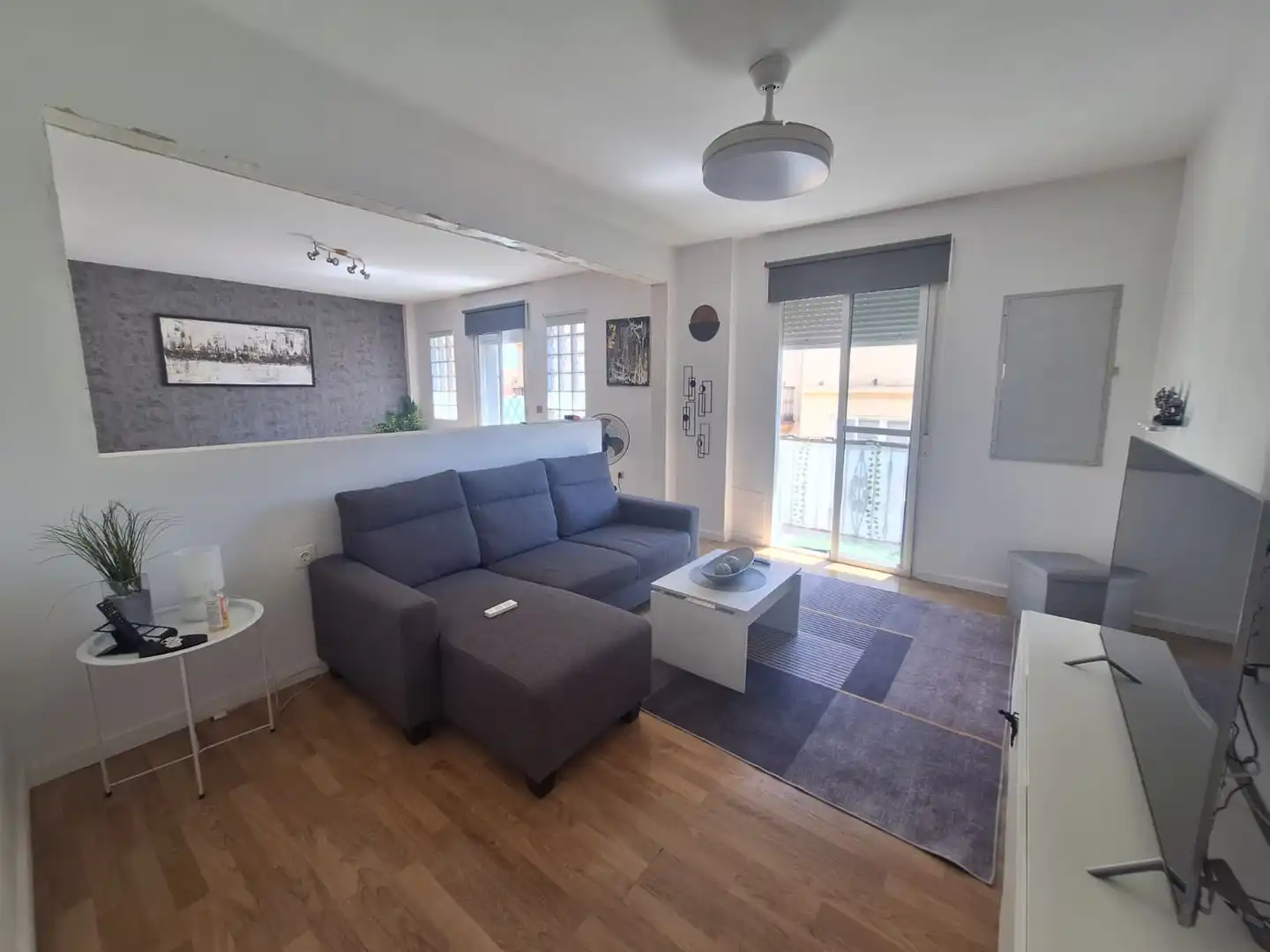 Sala d'estar de Àtic en venda en La Línea de la Concepción amb Terrassa, Moblat i Forn