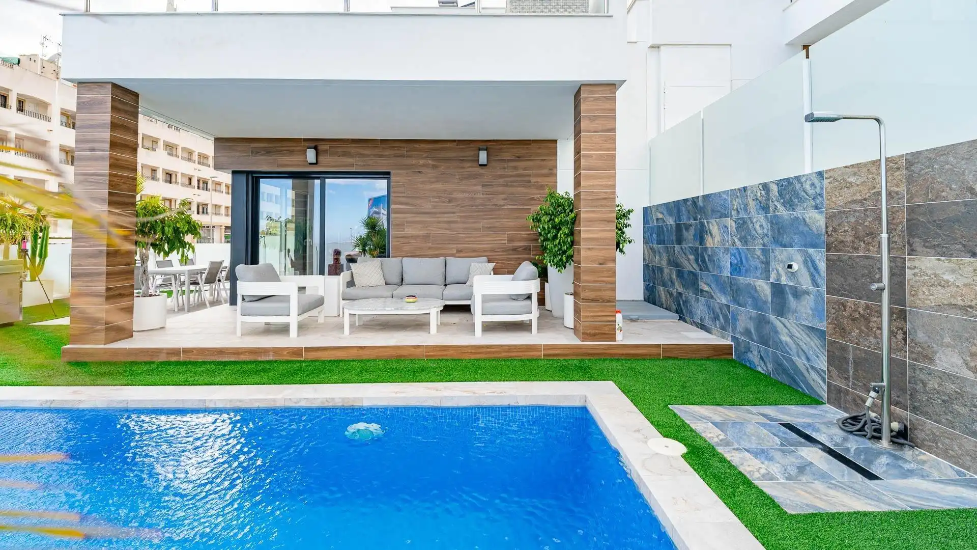 Piscina de Casa o xalet en venda en Orihuela amb Aire condicionat, Jardí privat i Terrassa