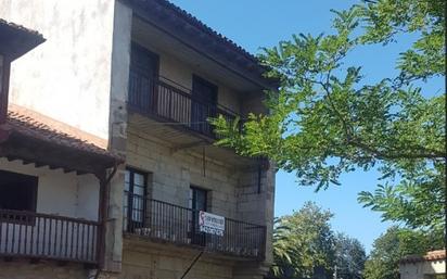 Vista exterior de Casa adosada en venda en Mazcuerras amb Jardí privat