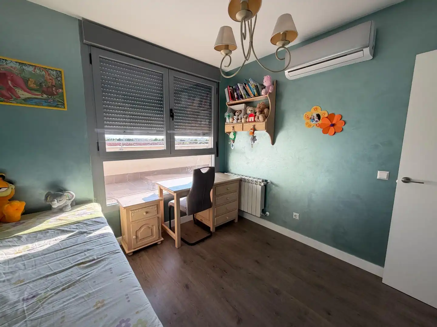 Schlafzimmer von Dachboden zum Verkauf in Alovera mit Klimaanlage, Heizung und Terrasse