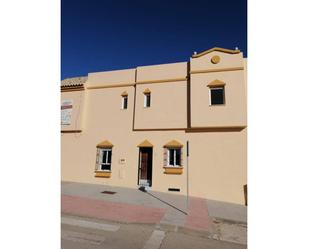 Exterior view of Single-family semi-detached to rent in San Fernando