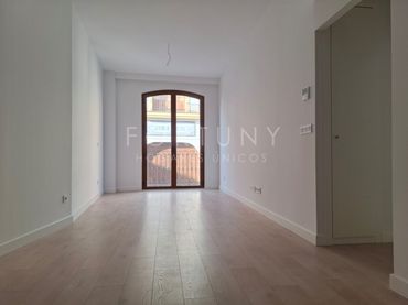 Apartment with balcony for sale in Calle Frailes 16