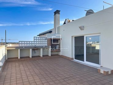 Appartamento con balcone in affitto a Ciutadella