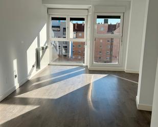 Living room of Flat to rent in  Madrid Capital  with Air Conditioner, Heating and Parquet flooring