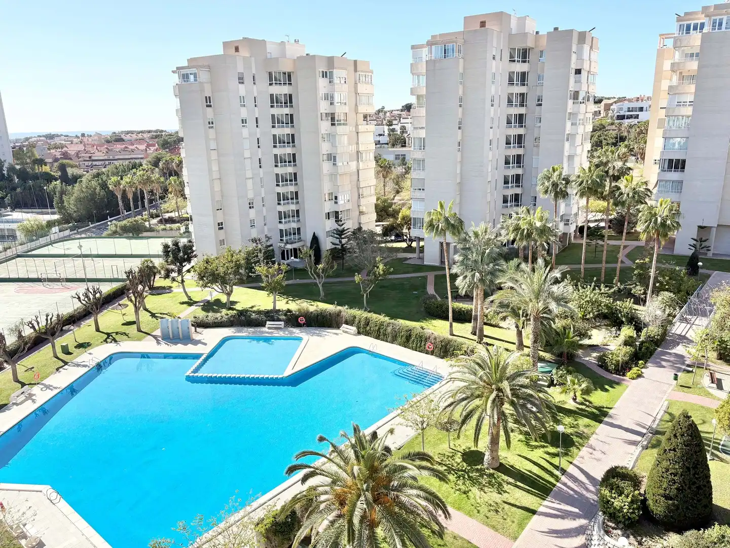 Piscina de Piso en venta en Alicante / Alacant con Aire acondicionado, Trastero y Piscina