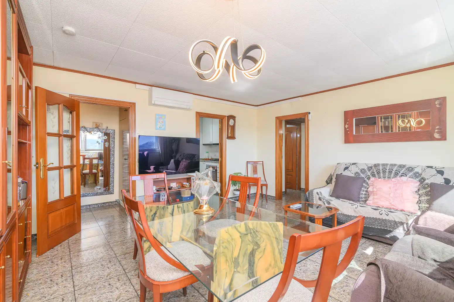 Living room of Flat for sale in Cornellà de Llobregat  with Air Conditioner, Heating and Storage room