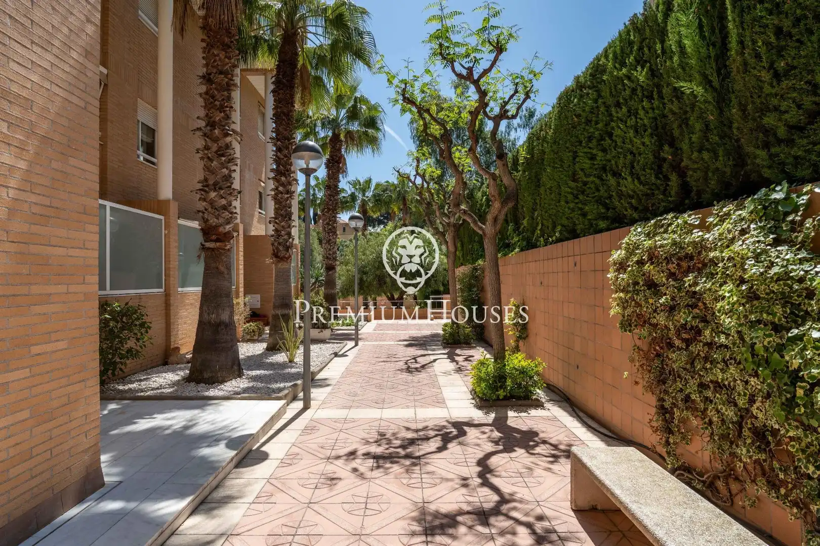Vista exterior de Pis en venda en Tarragona amb Aire condicionat, Calefacció i Jardí privat
