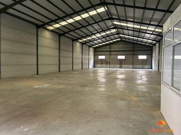 Industrial building to rent in Oeste