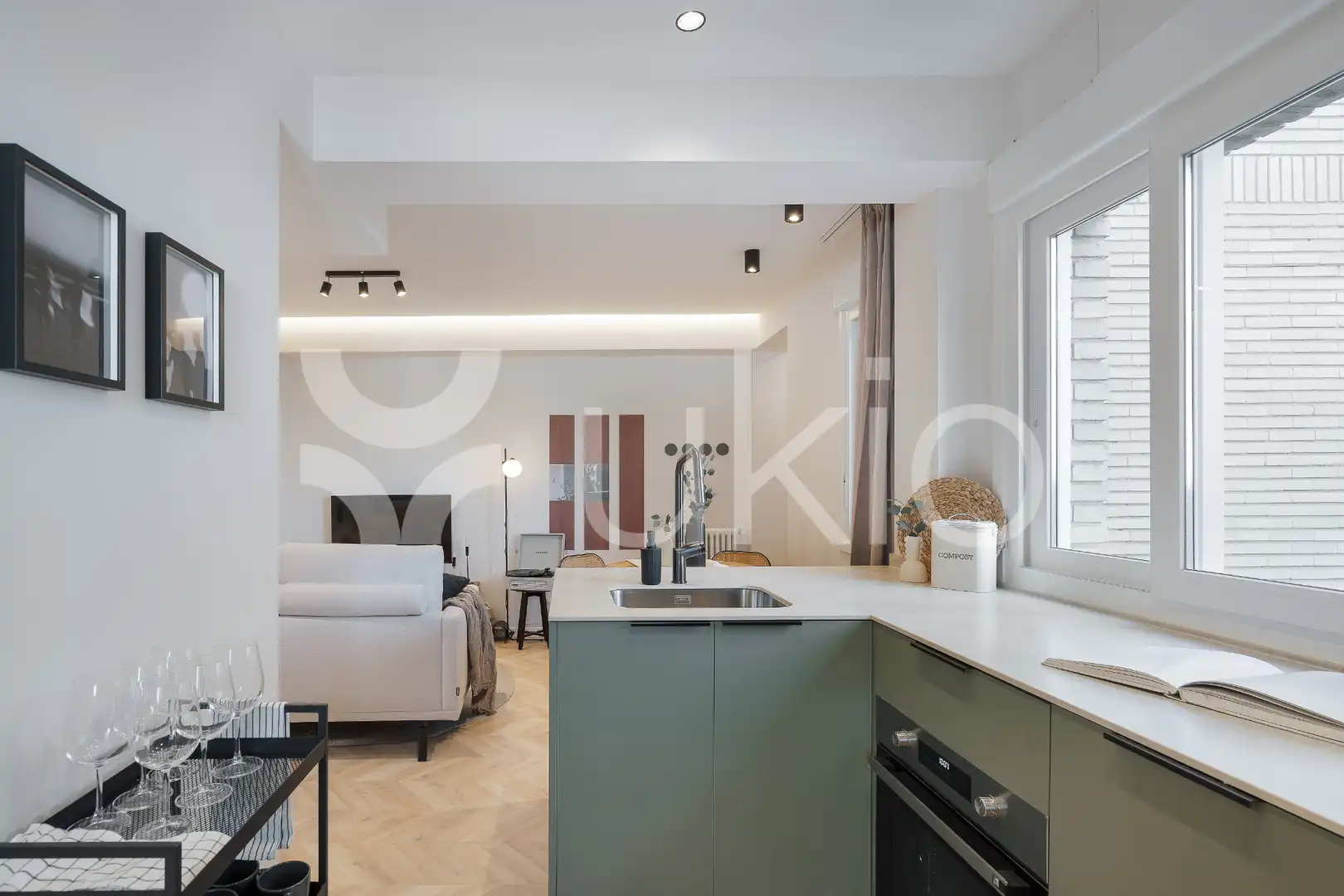 Cuina de Apartament de lloguer en Madrid amb Aire condicionat, Calefacció i Moblat