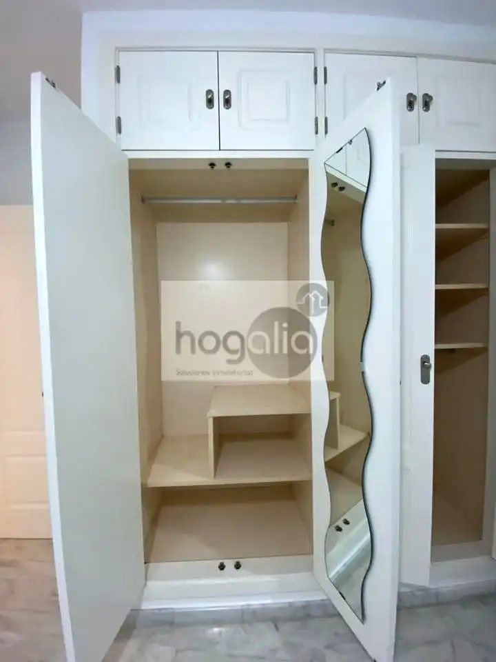 Dormitori de Pis de lloguer en Sevilla amb Aire condicionat i Balcó