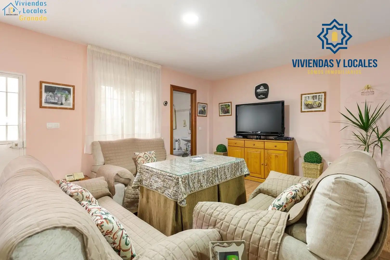 Sala d'estar de Casa o xalet en venda en Granada amb Calefacció, Terrassa i Traster
