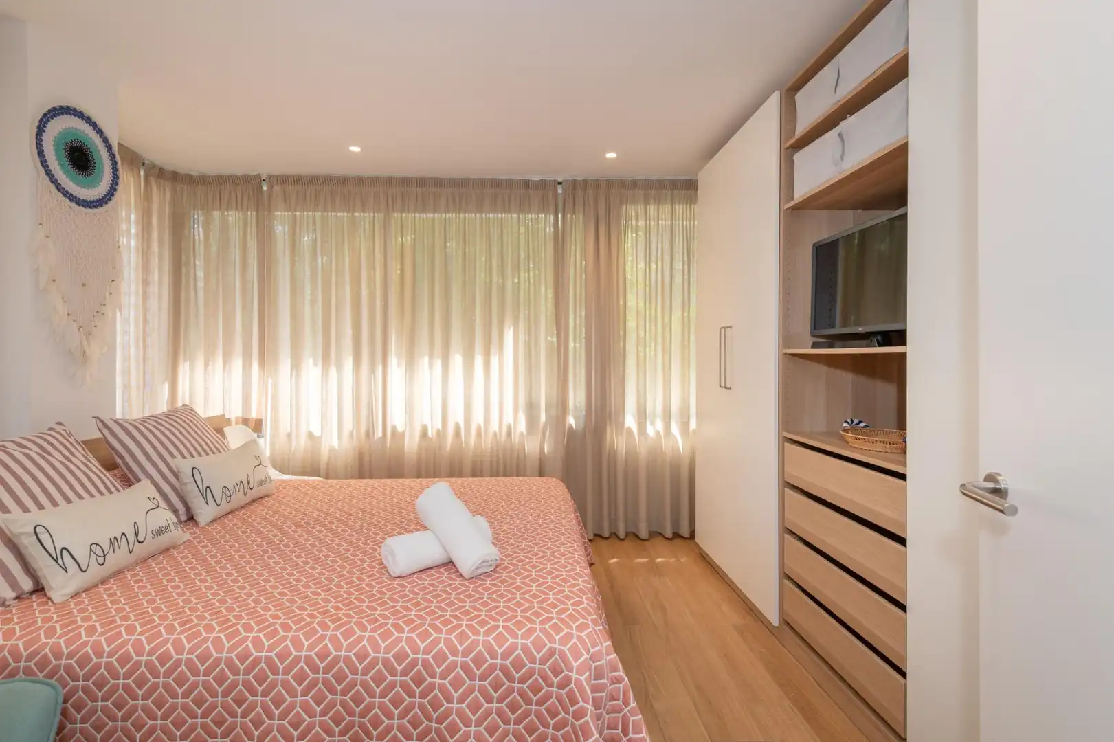 Bedroom of Flat for rent in Girona  with Air Conditioner, Heating and Furnished