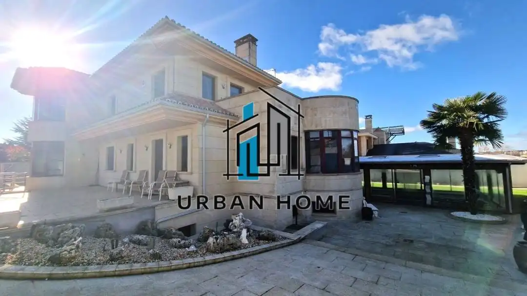 Exterior view of Houses for sale in León Capital   with Heating, Private garden and Terrace