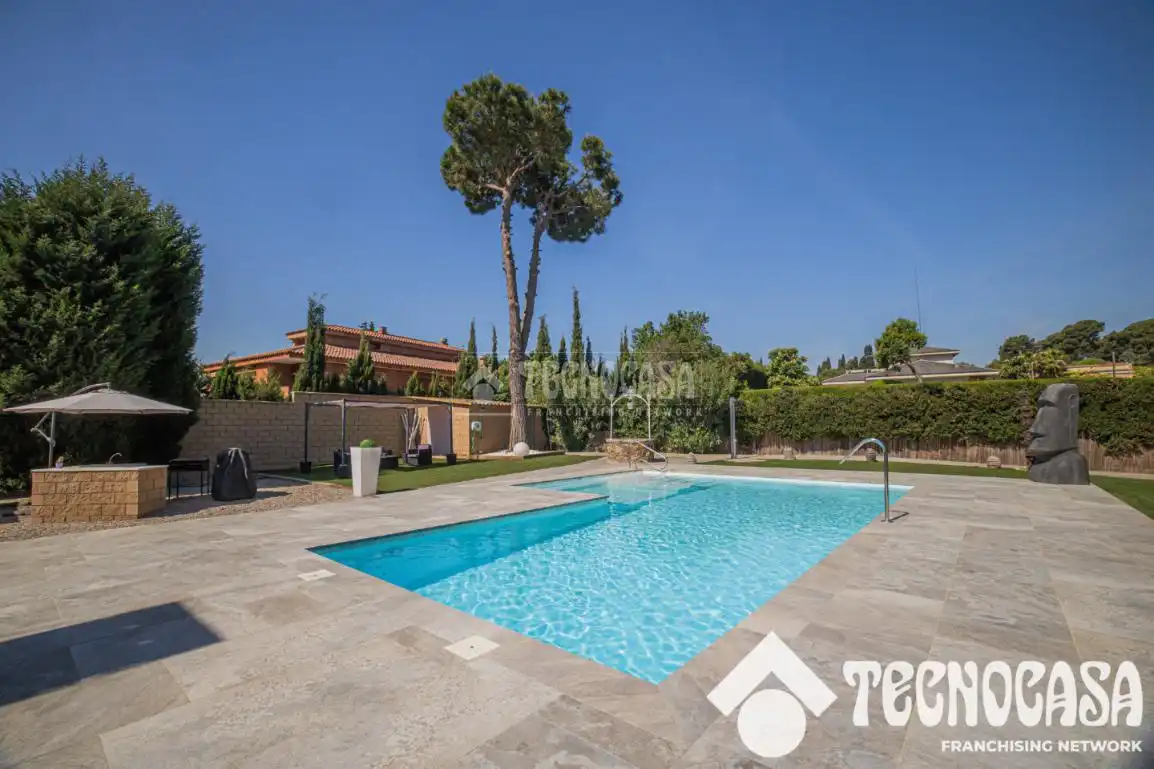 Piscina de Casa o xalet en venda en Canovelles
