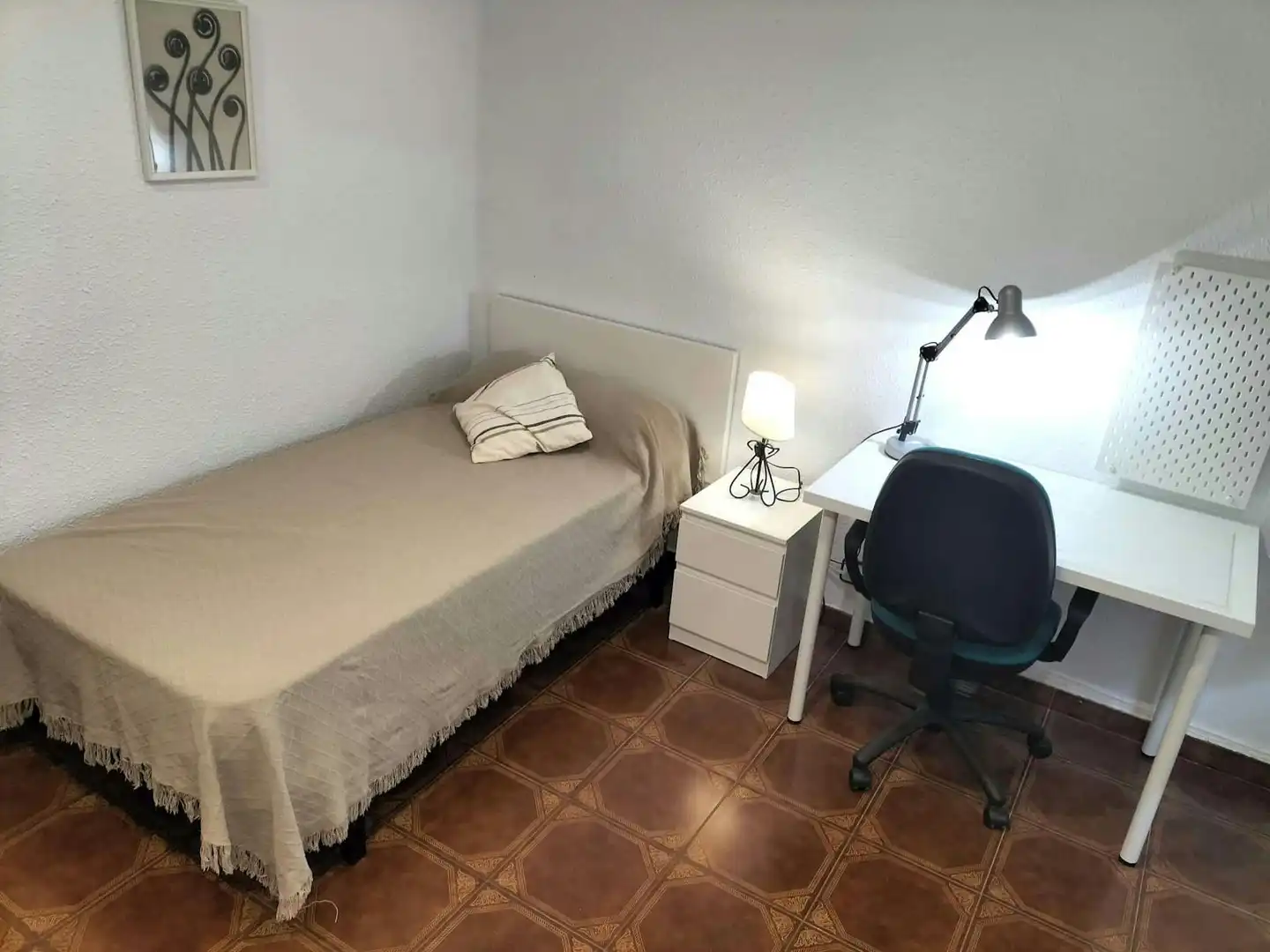 Bedroom of Flat for share in Valencia  with Air Conditioner, Heating and Furnished