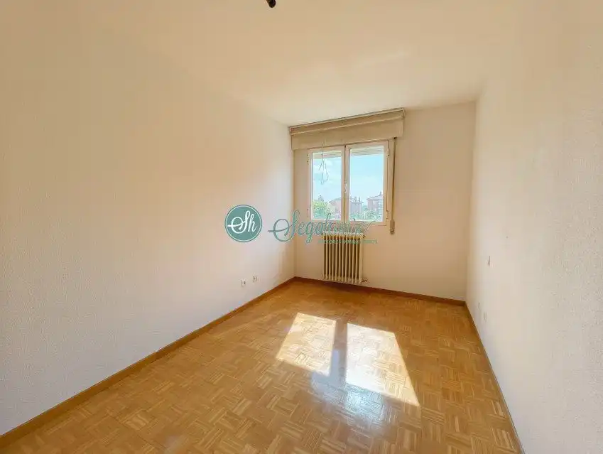 Habitación de Piso en venta en San Cristóbal de Segovia con Calefacción, Trastero y Balcón