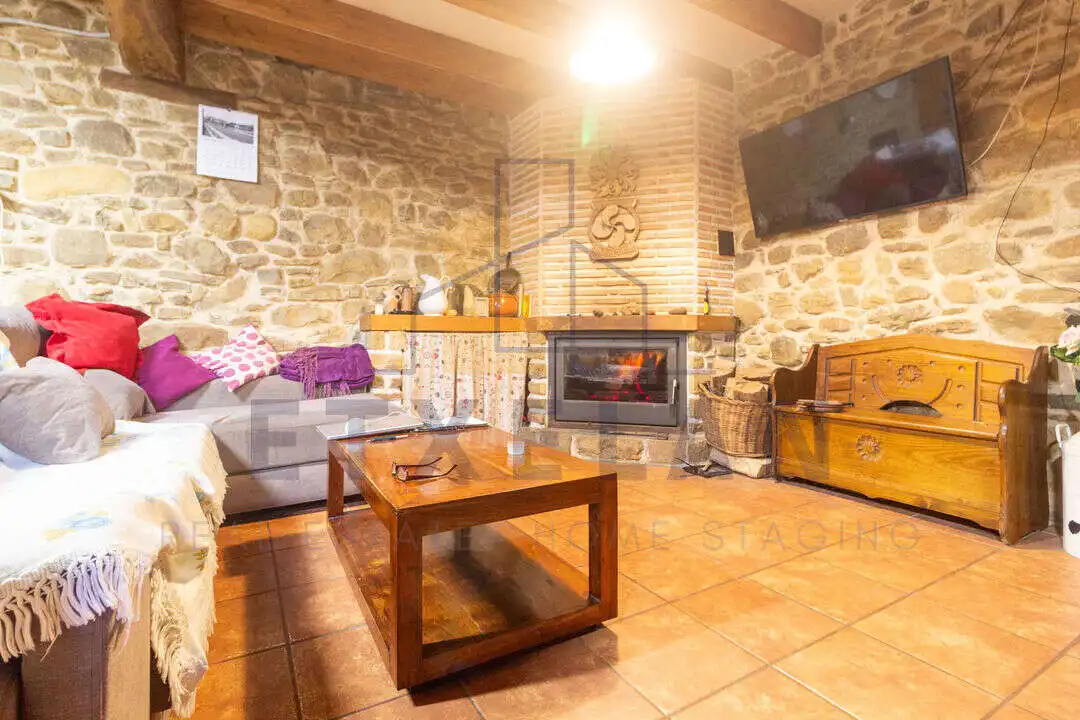 Sala de estar de Finca rústica en venta en Orozko con Calefacción, Jardín privado y Piscina