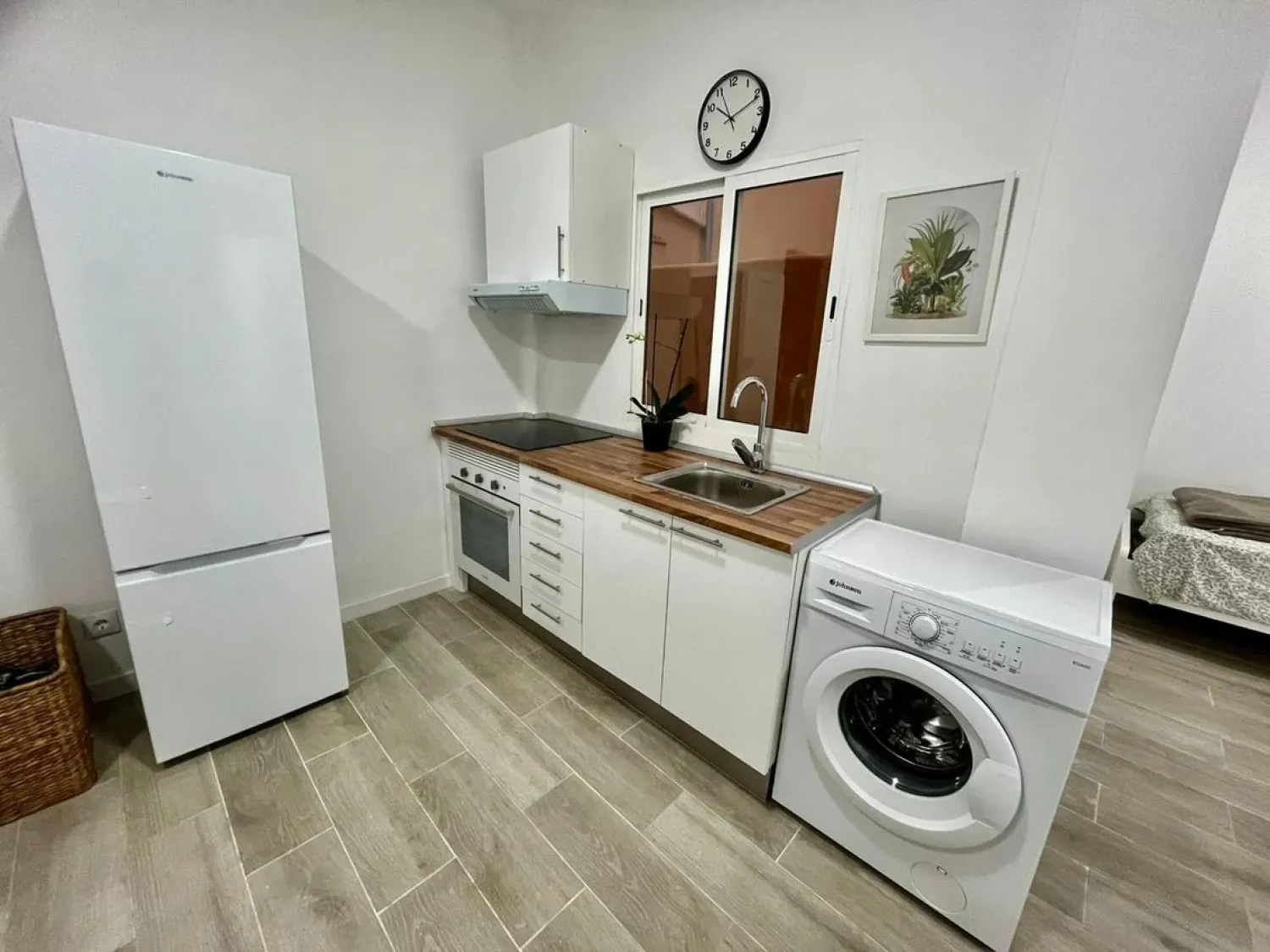 Cuina de Pis de lloguer en  Valencia Capital amb Terrassa, Moblat i Forn