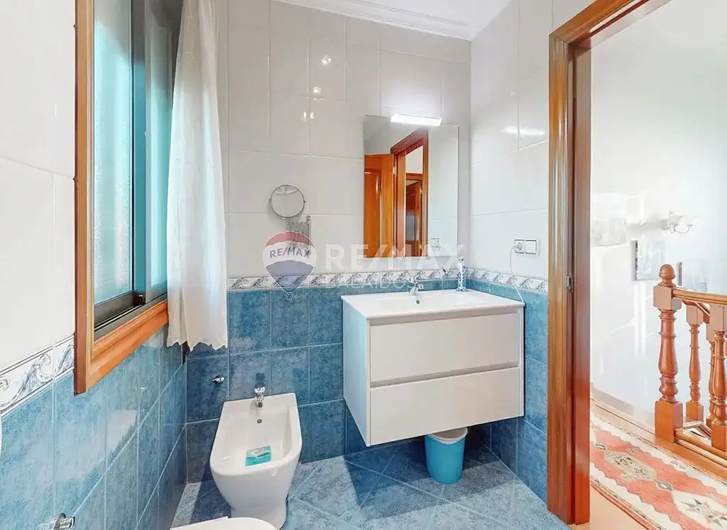Bathroom of Houses for sale in Vigo   with Heating, Private garden and Parquet flooring