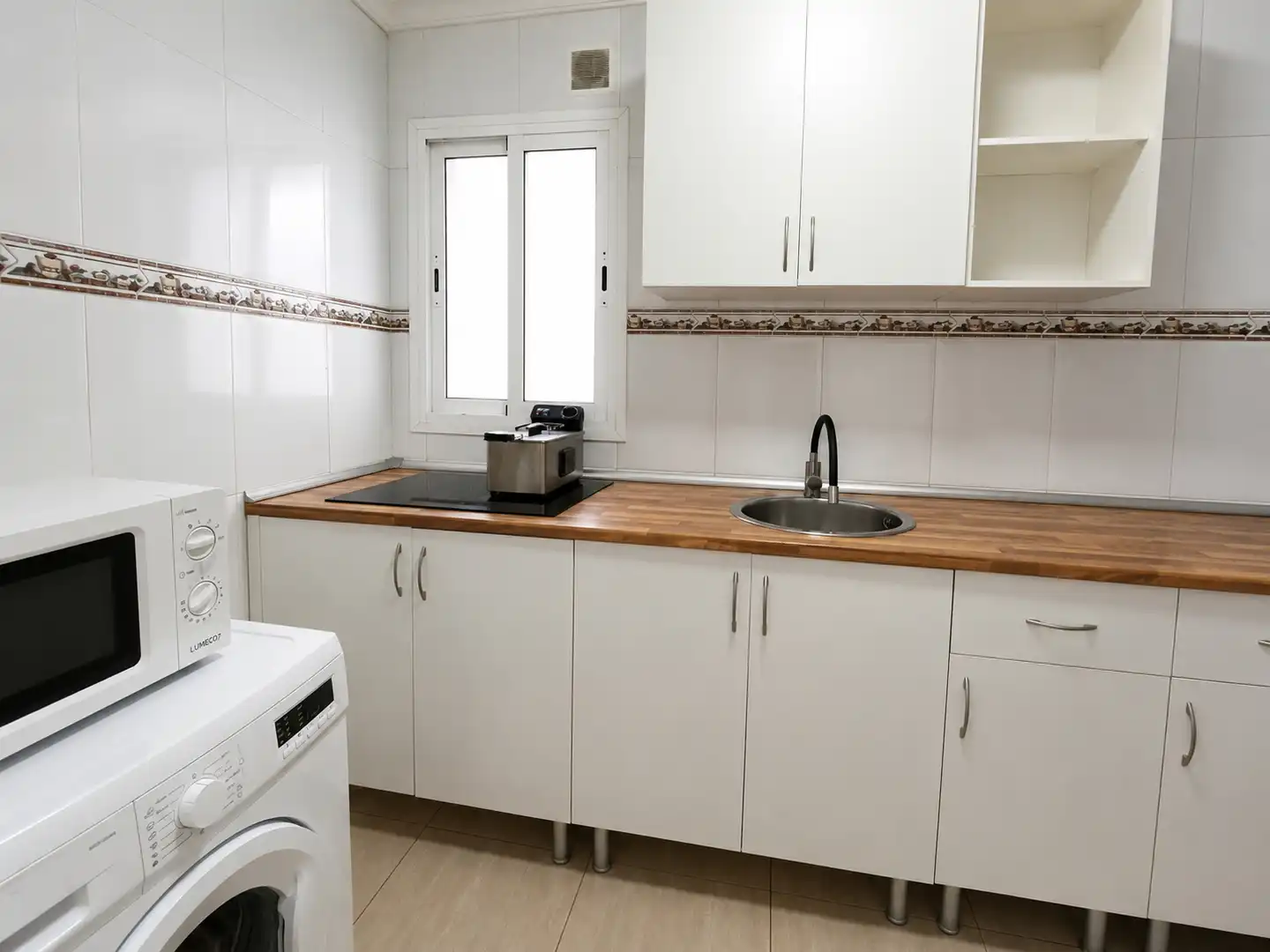 Kitchen of Flat for sale in Sevilla  with Air Conditioner