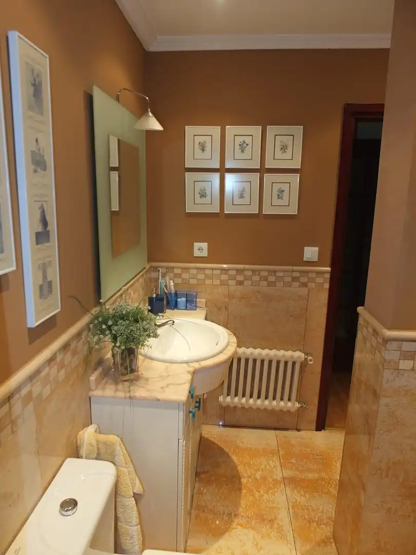 Badezimmer von Wohnung zum Verkauf in Ponferrada mit Heizung, Terrasse und Abstellraum