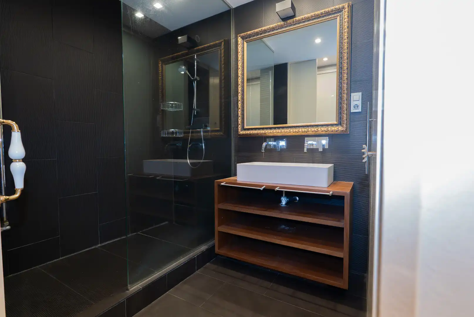 Bathroom of Flat for sale in Barcelona  with Air Conditioner, Heating and Parquet flooring