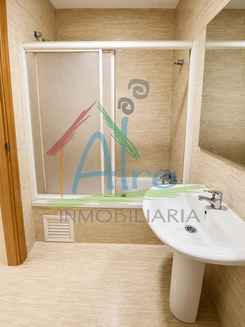 Bathroom of Flat for sale in Lepe  with Air Conditioner, Terrace and Storage room