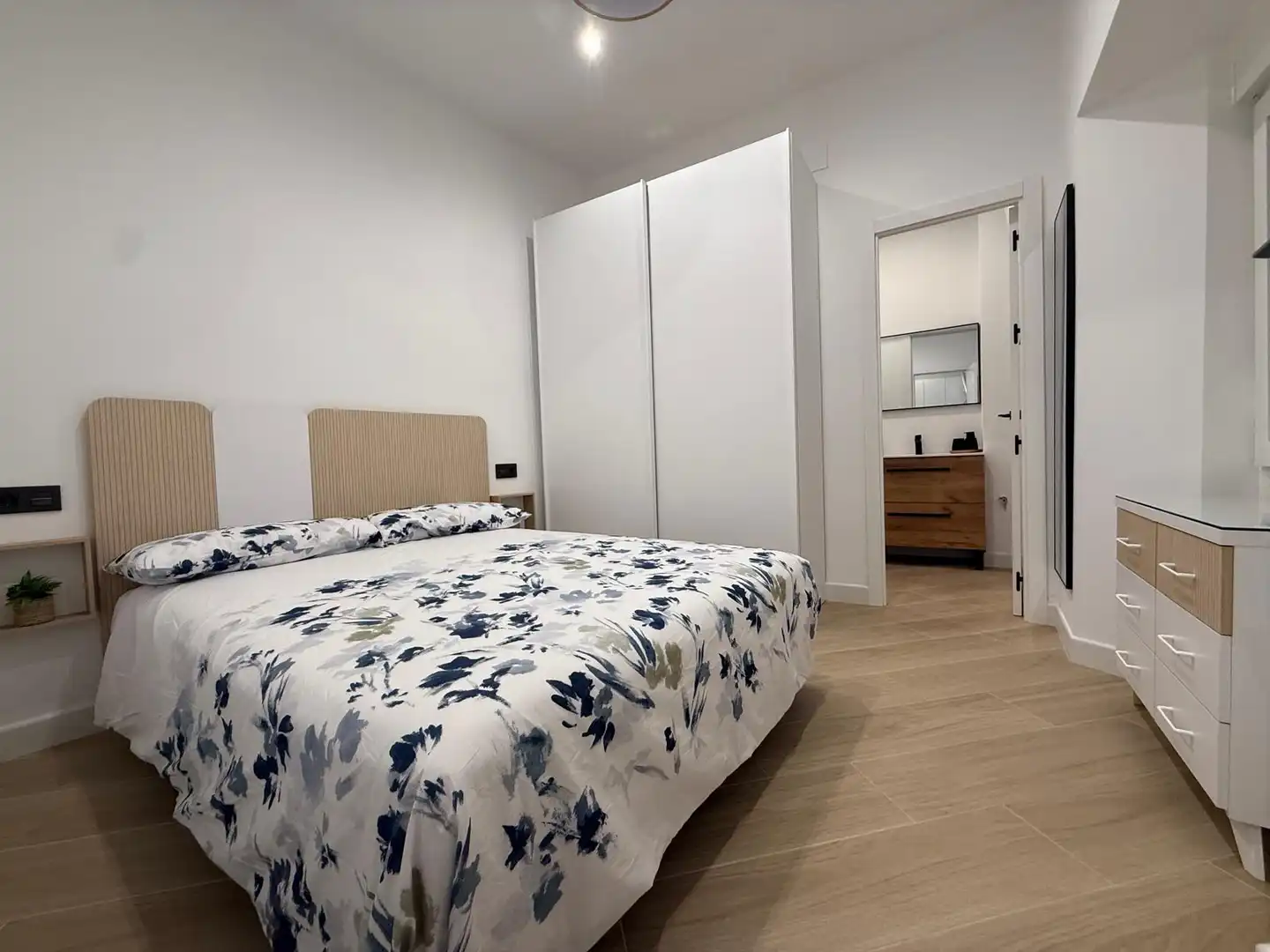 Habitación de Piso en venta en Sevilla con Amueblado, Horno y Lavadora