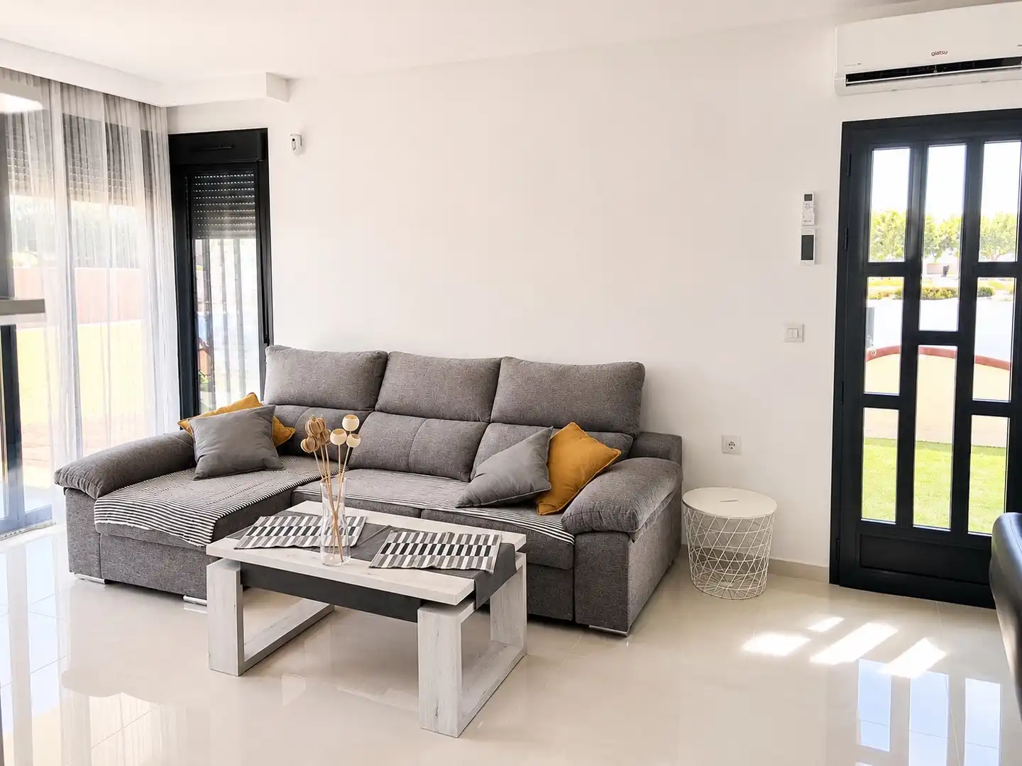 Living room of Houses for rent in Pilar de la Horadada  with Air Conditioner, Terrace and Swimming Pool