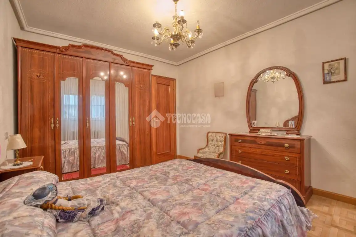 Schlafzimmer von Wohnung zum Verkauf in Salamanca mit Heizung, Abstellraum und Möbliert