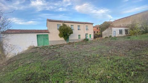 Casa de pueblo con terreno