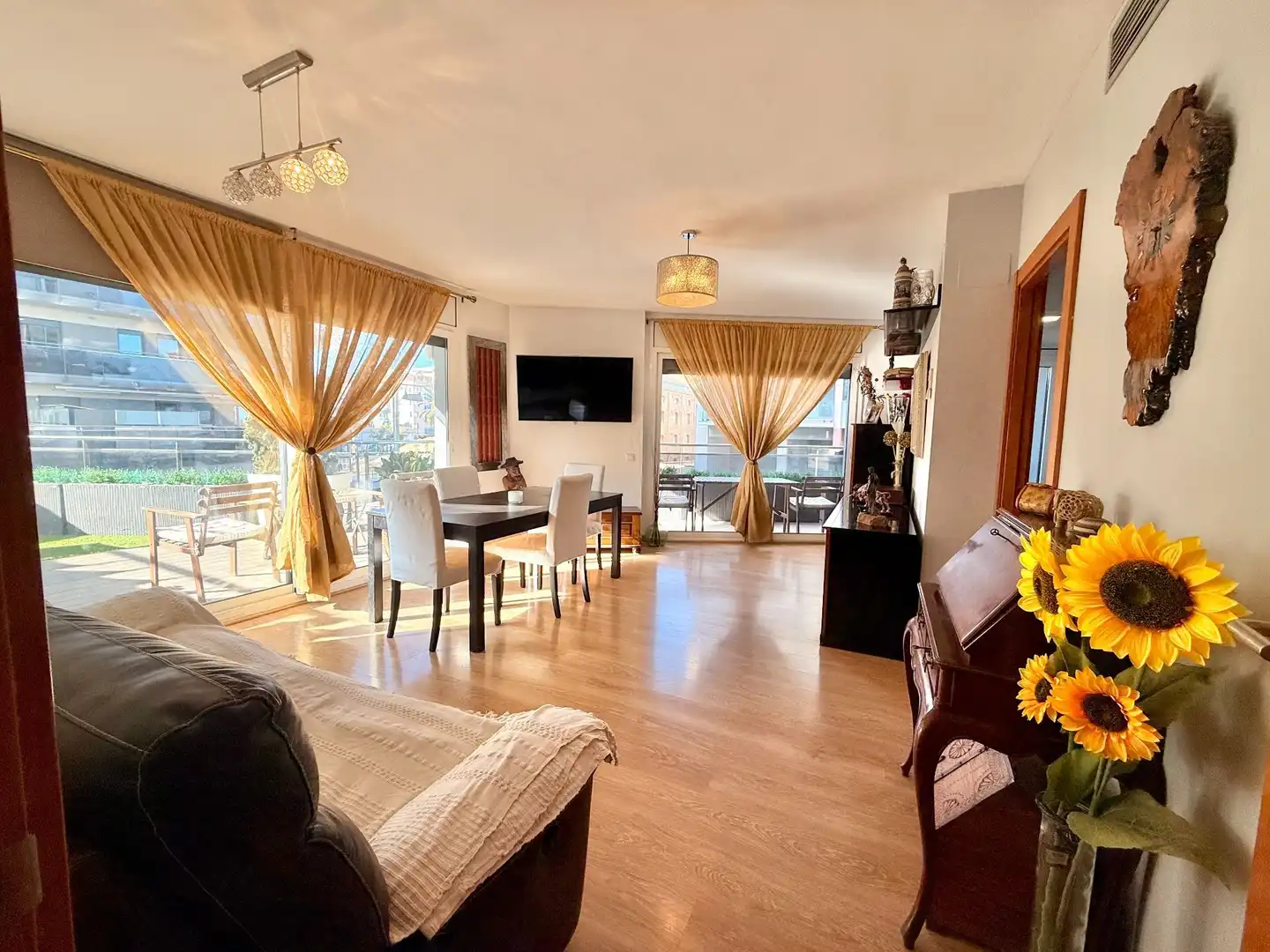 Sala de estar de Piso en venta en Badalona con Calefacción, Terraza y Piscina comunitaria