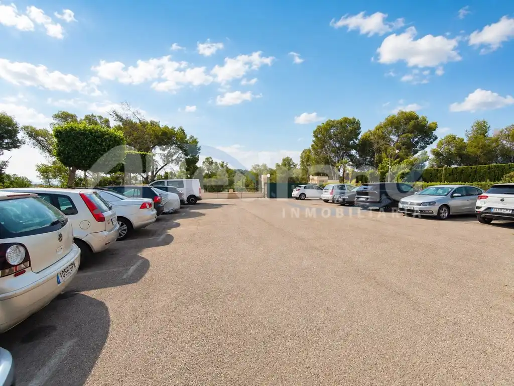 Parking de Apartamento de alquiler en La Nucia con Aire acondicionado, Calefacción y Jardín privado